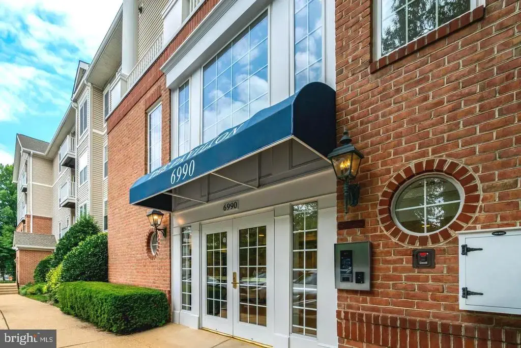 6990 Falls Reach Dr #301, FALLS CHURCH