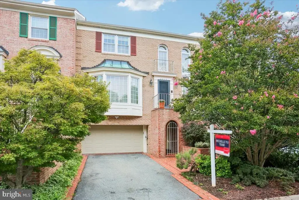 8912 Barrowgate Ct, POTOMAC