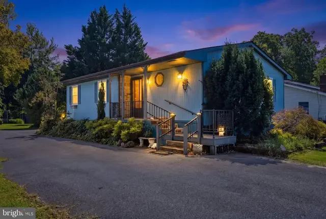 221 Oak Dr, Pasadena