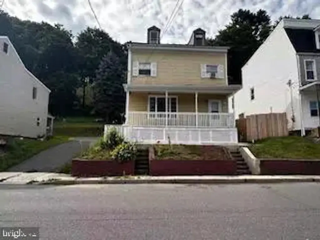 573 Peacock St, POTTSVILLE