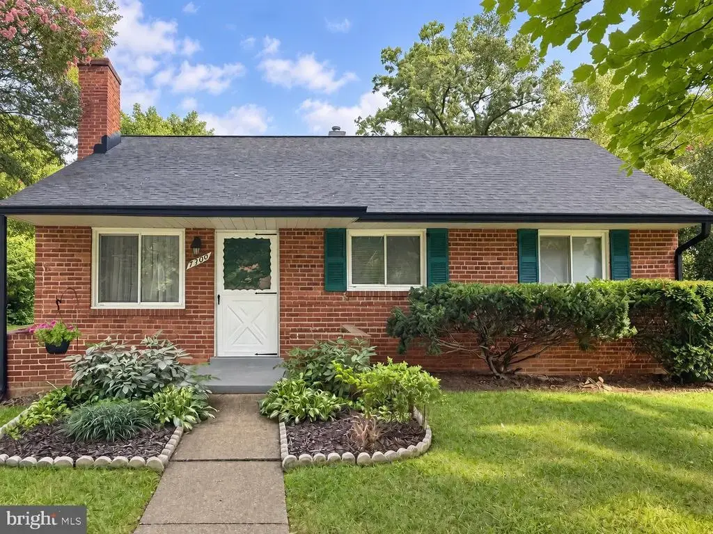7300 Wayne Dr, ANNANDALE