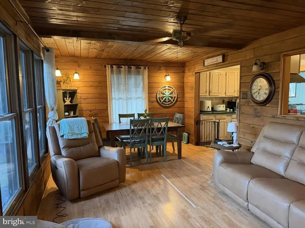 7474 Collins Ave, PENNSAUKEN TWP