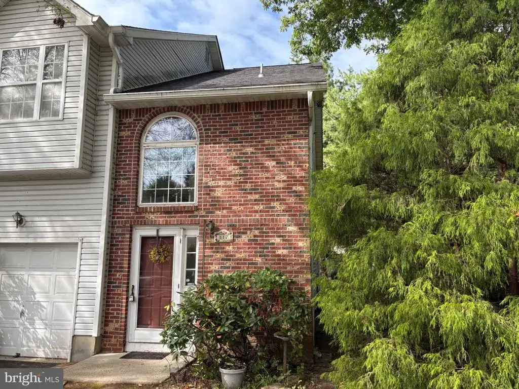 817 Lily Ln, EWING