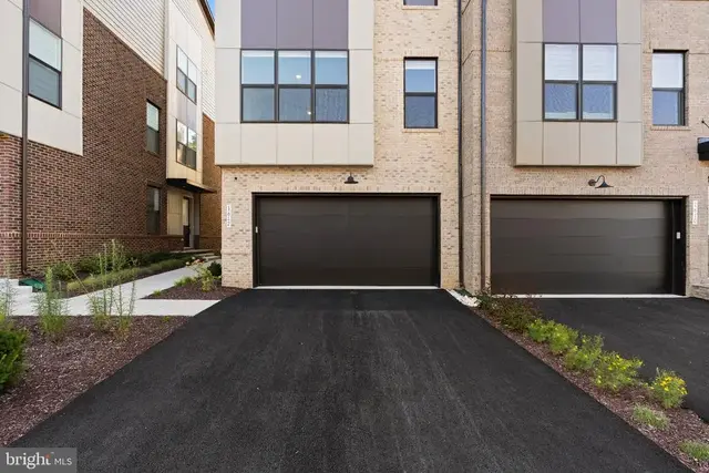 1612 Fellowship Sq, Reston