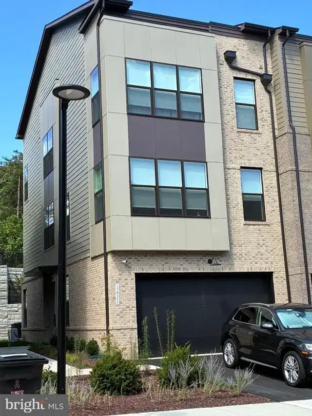 1612 Fellowship Sq, Reston