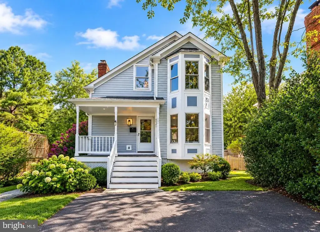 8421 Hollis, VIENNA