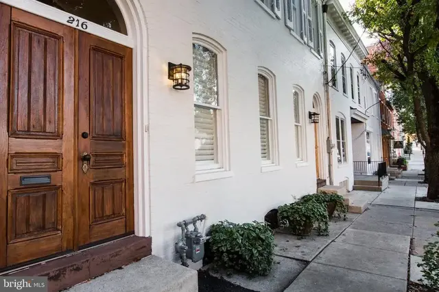 216 W Chestnut St, Lancaster