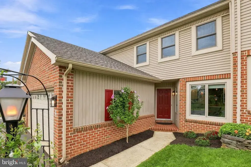 4 Weaver Ave, EPHRATA