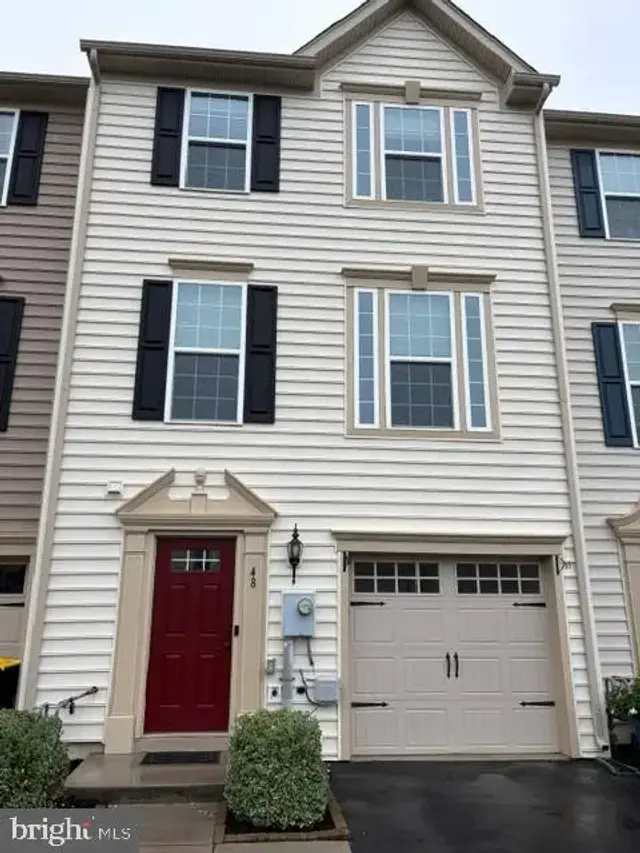 48 S Center St, Hanover