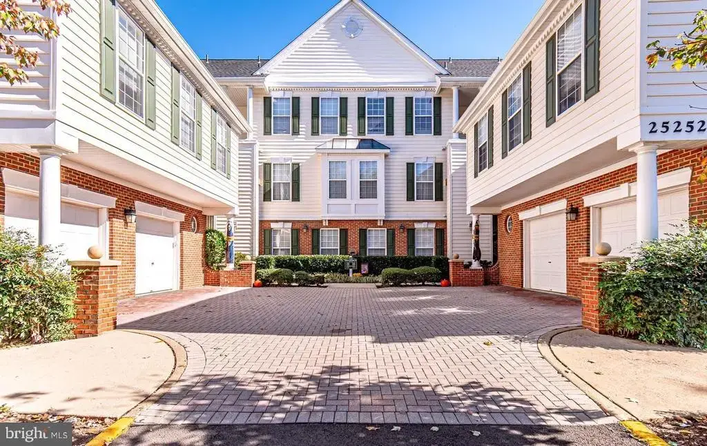 25252 Riffleford Sq #204, CHANTILLY