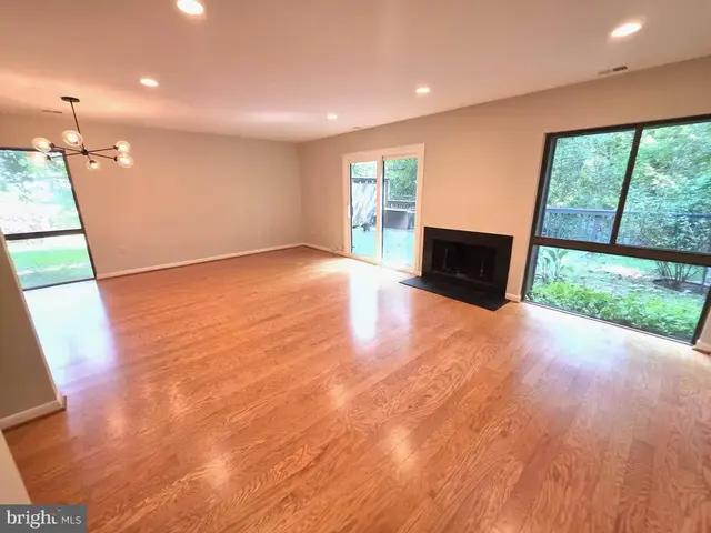2001 Wethersfield Ct, Reston