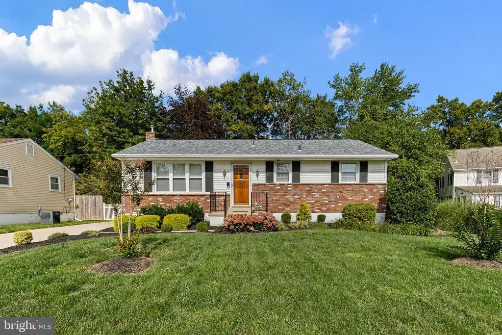 44 Springlake Dr, NEWARK