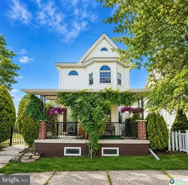 306 E White St, Summit Hill