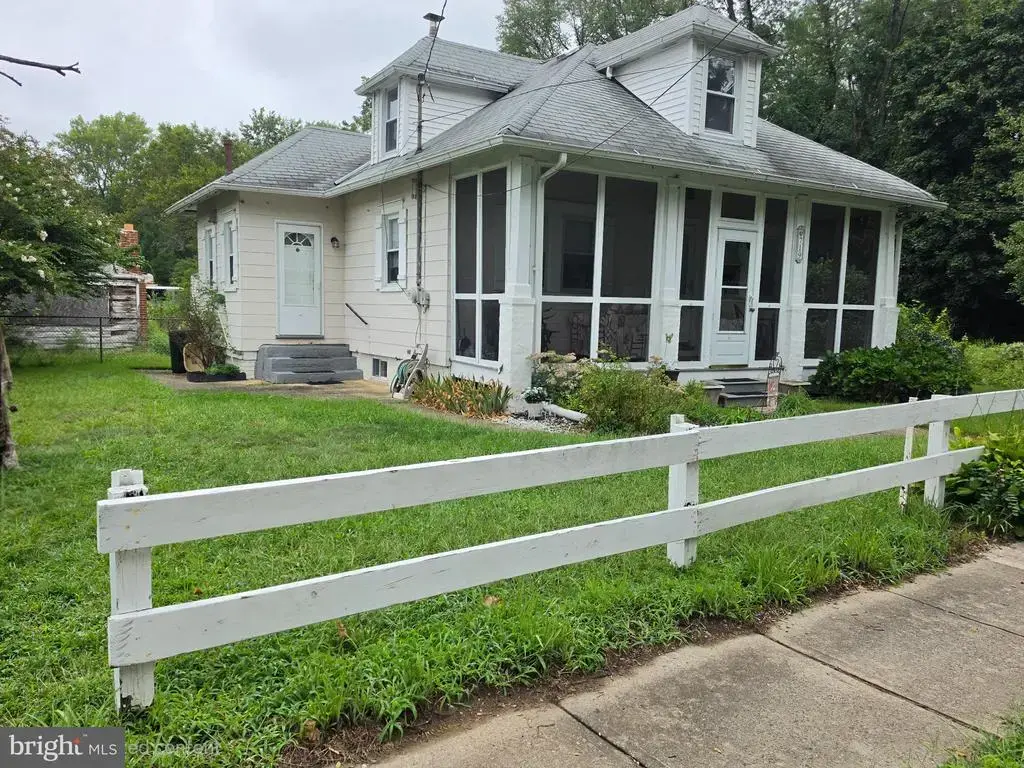 719 Lily St, HAMILTON