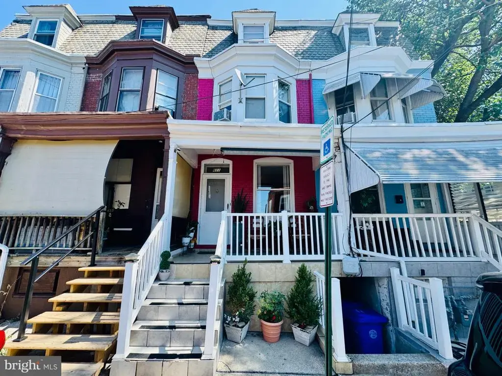 611 Thorn St, READING