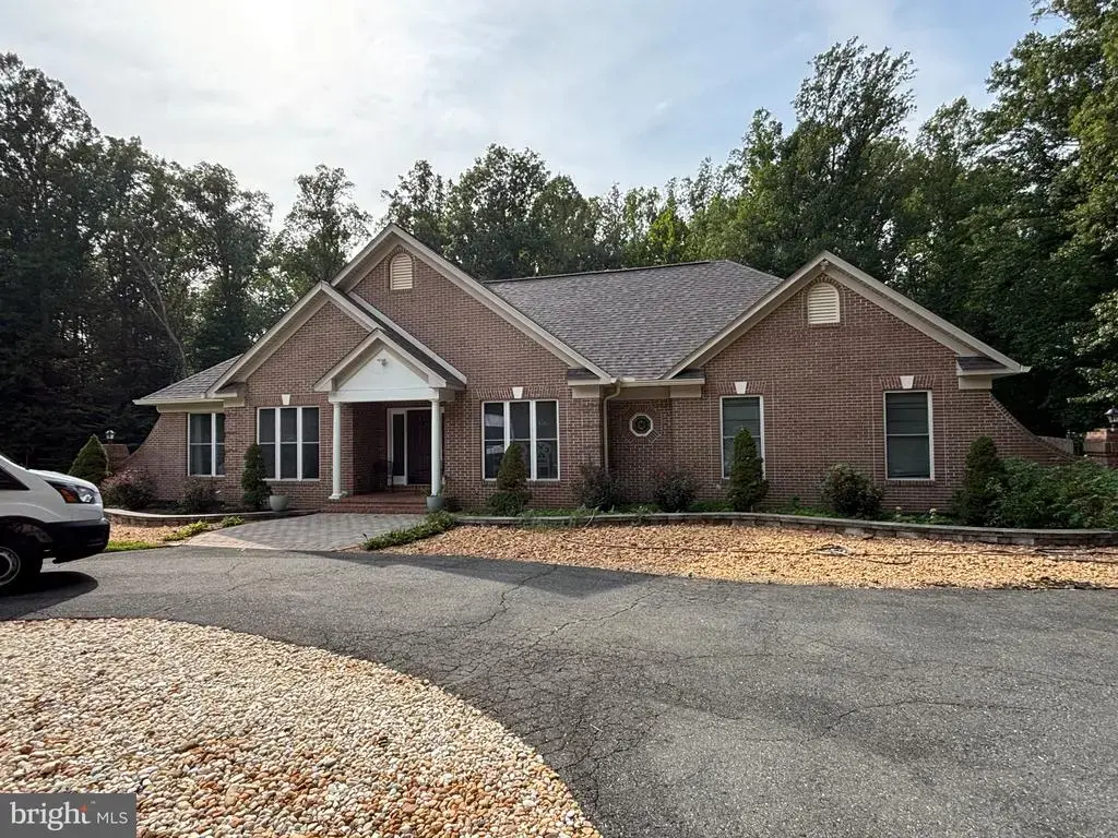 60 Longwood Dr, STAFFORD