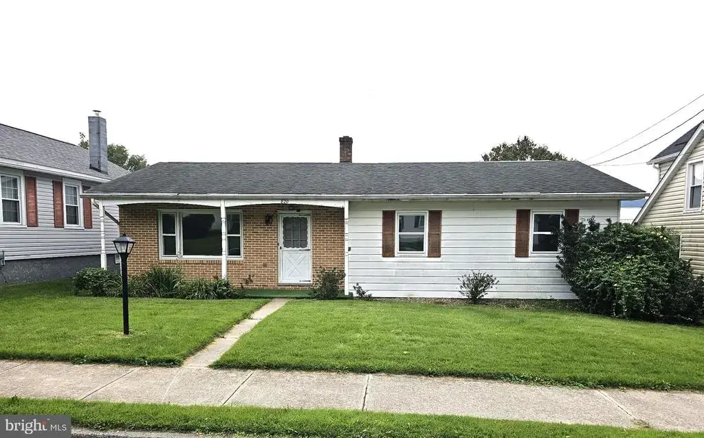 820 W 5th St W, LEWISTOWN
