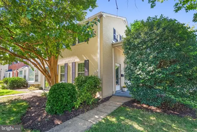 2416 N Dearing St, Alexandria