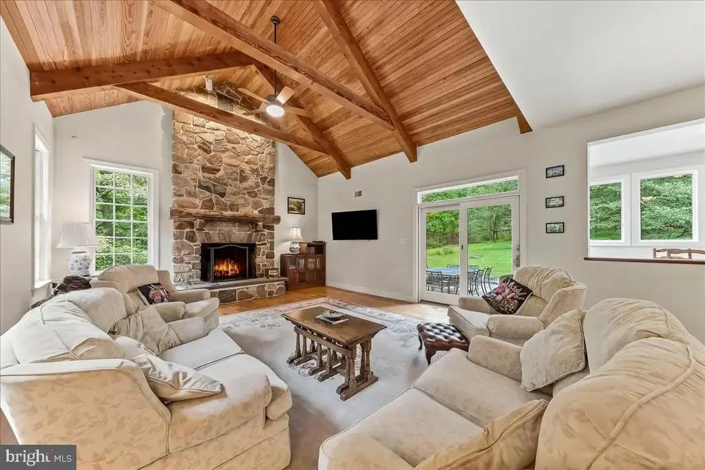 1 Wheelock Ln, MALVERN