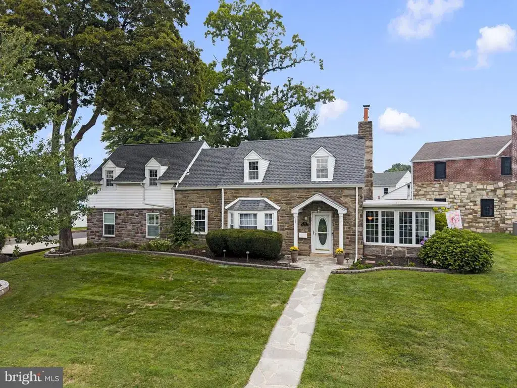 79 Manor Cir, BRISTOL