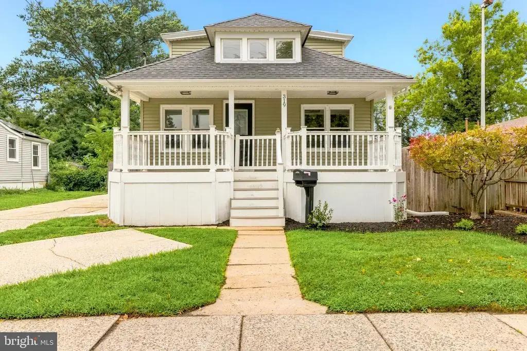319 Yale Ave, STRATFORD