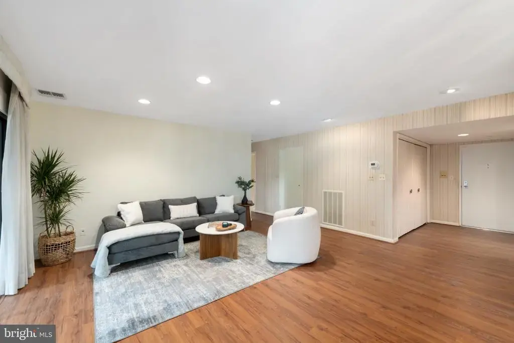 1 High Stepper Ct #405, PIKESVILLE
