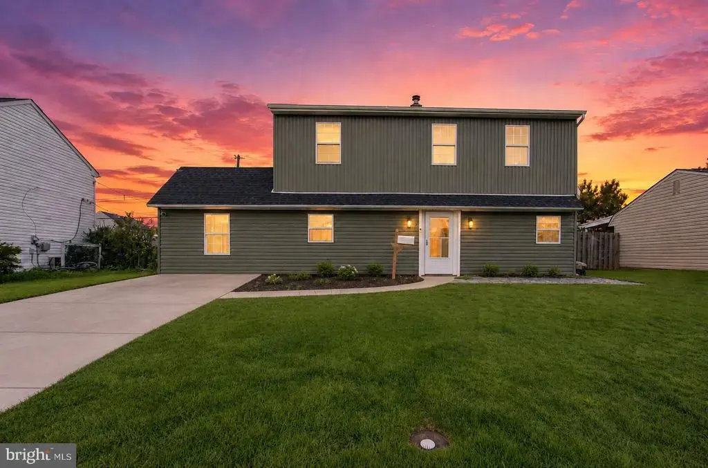 19 Narcissus Lane, LEVITTOWN