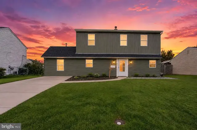 19 Narcissus Lane, Levittown