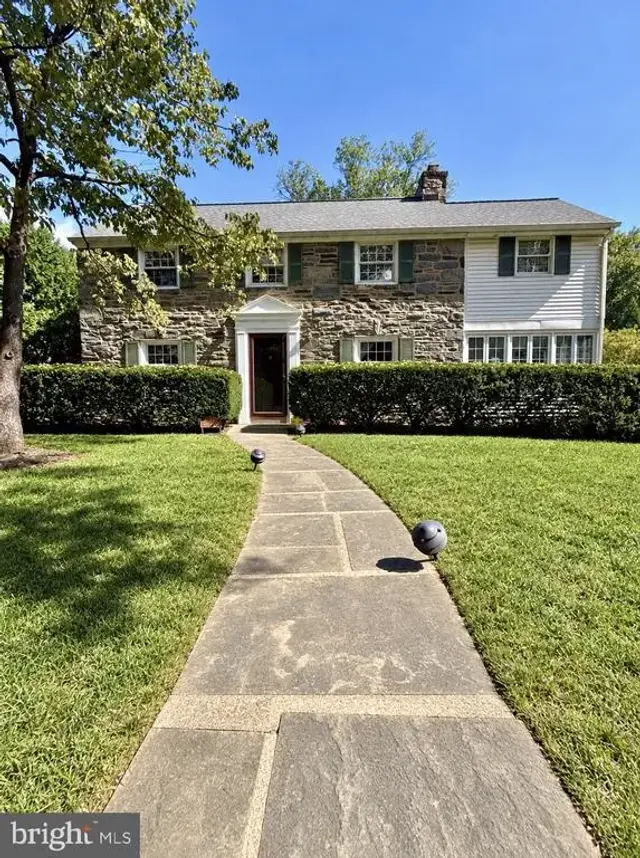 1013 Wellington Rd, Jenkintown
