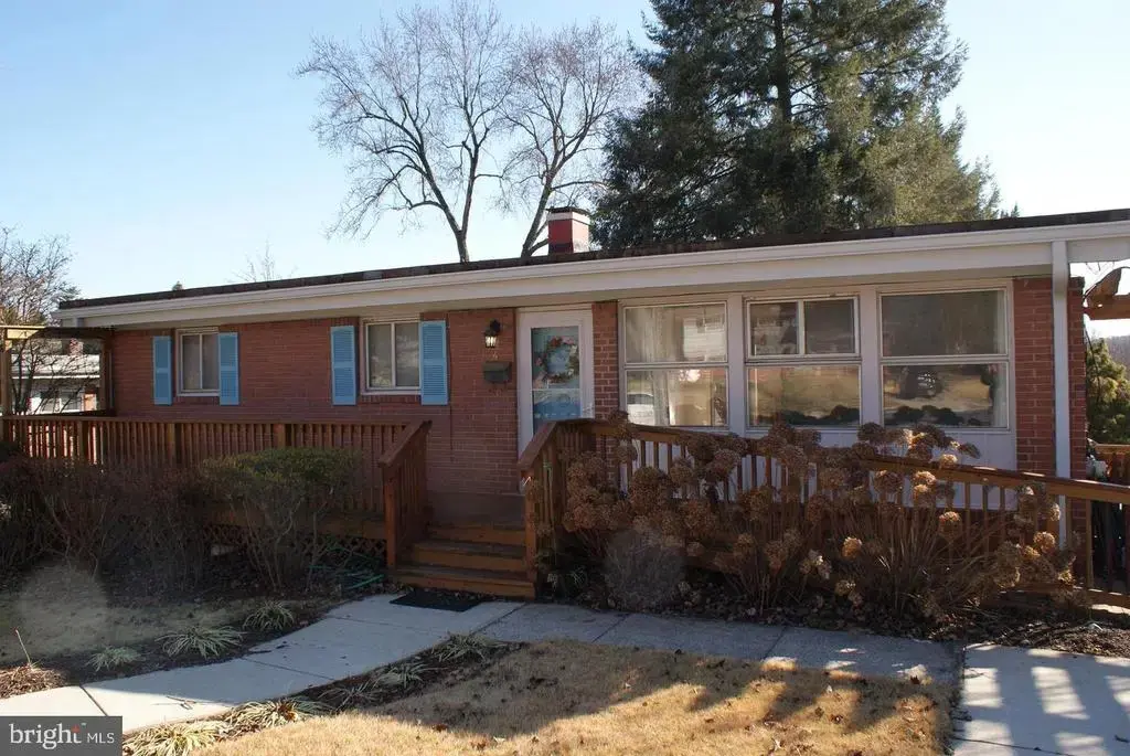 4 Rosanne Ln, ROCKVILLE