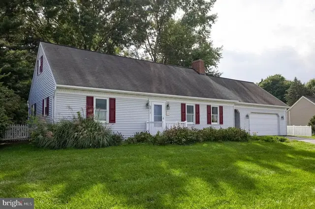 812 S Cedar St, Lititz