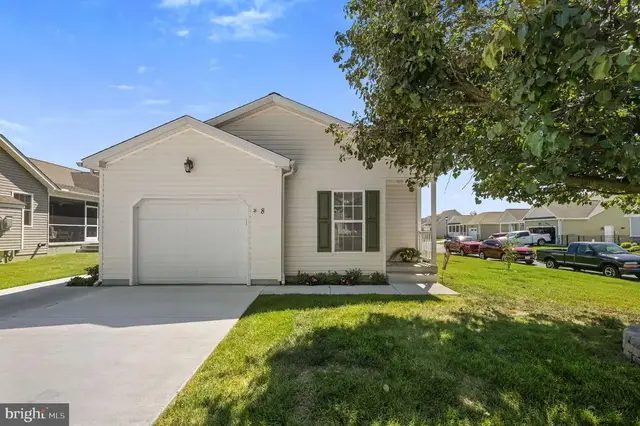 8 Platinum Dr, Dover