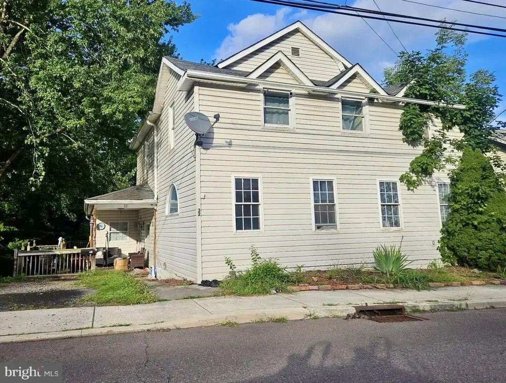 32 Douglas Ave, LONACONING