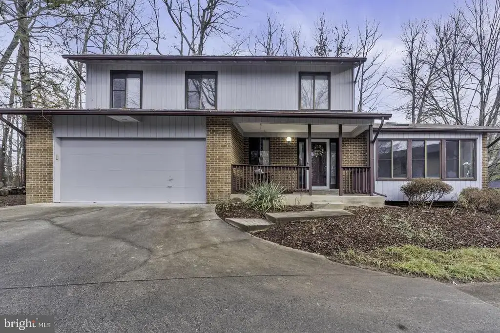 10422 Woodbury Woods Ct, FAIRFAX