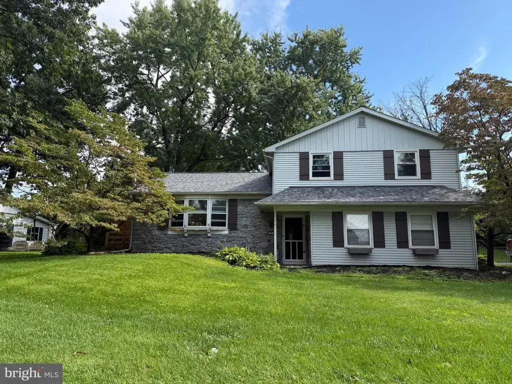 11 Woodland Ave, LITITZ