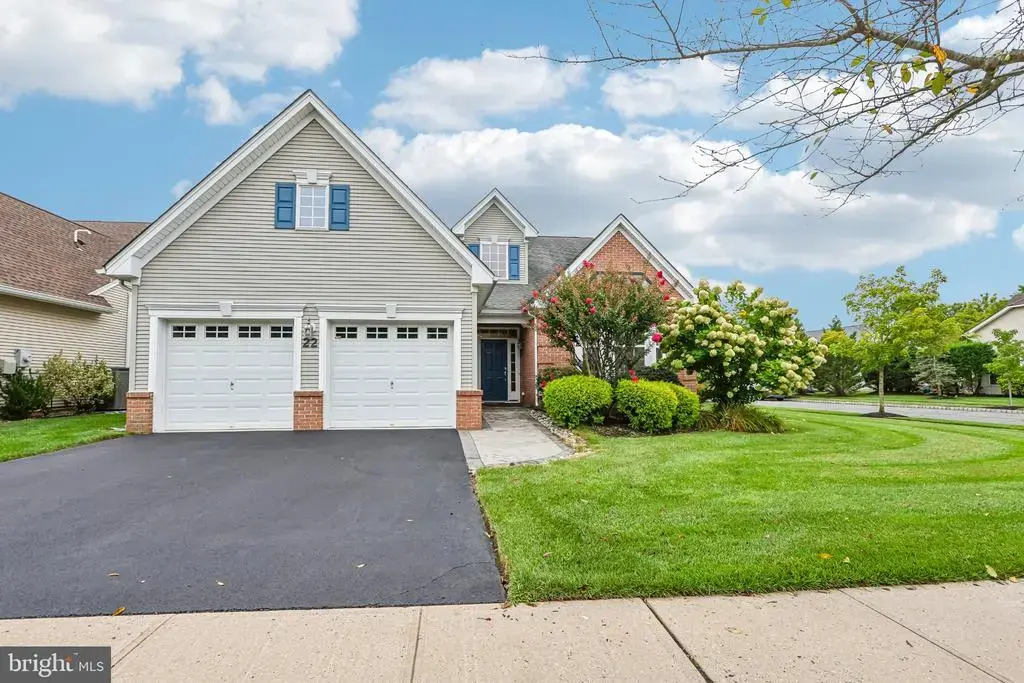 22 Portofino Dr, HAMILTON