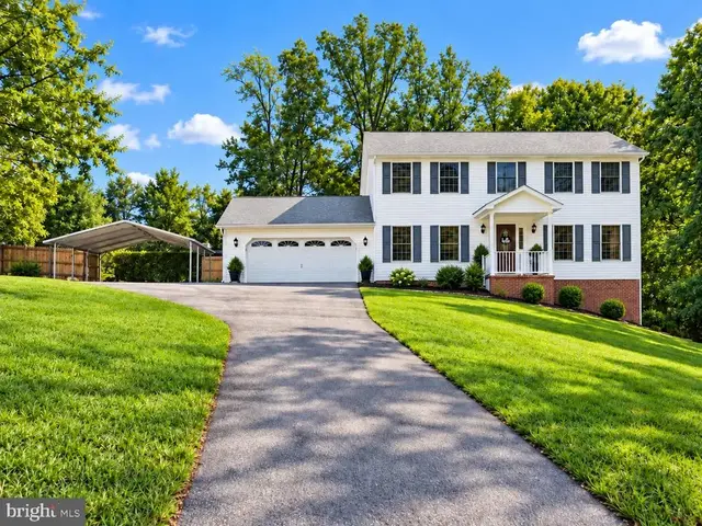 8455 Cardinal Ln, White Plains