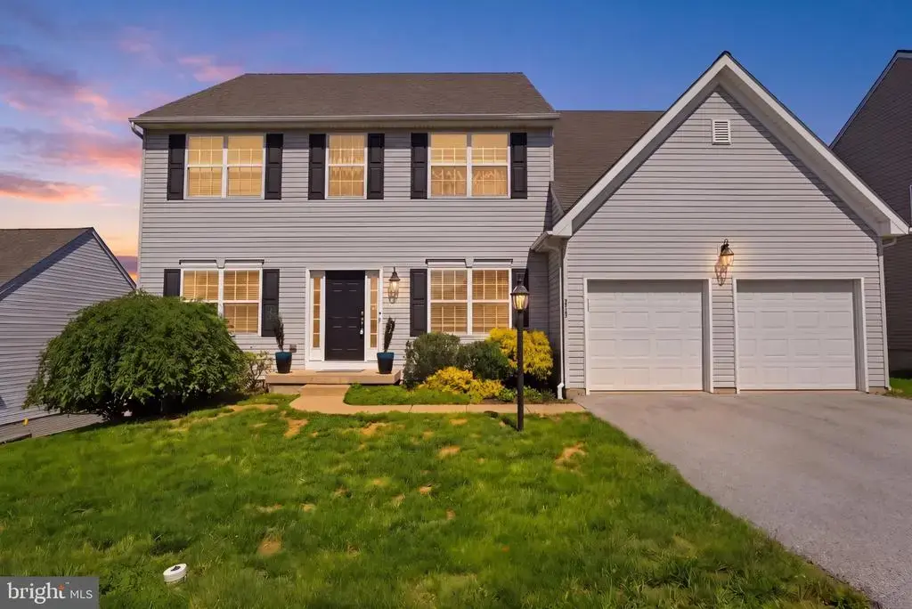 215 Azalea Dr, WINDSOR