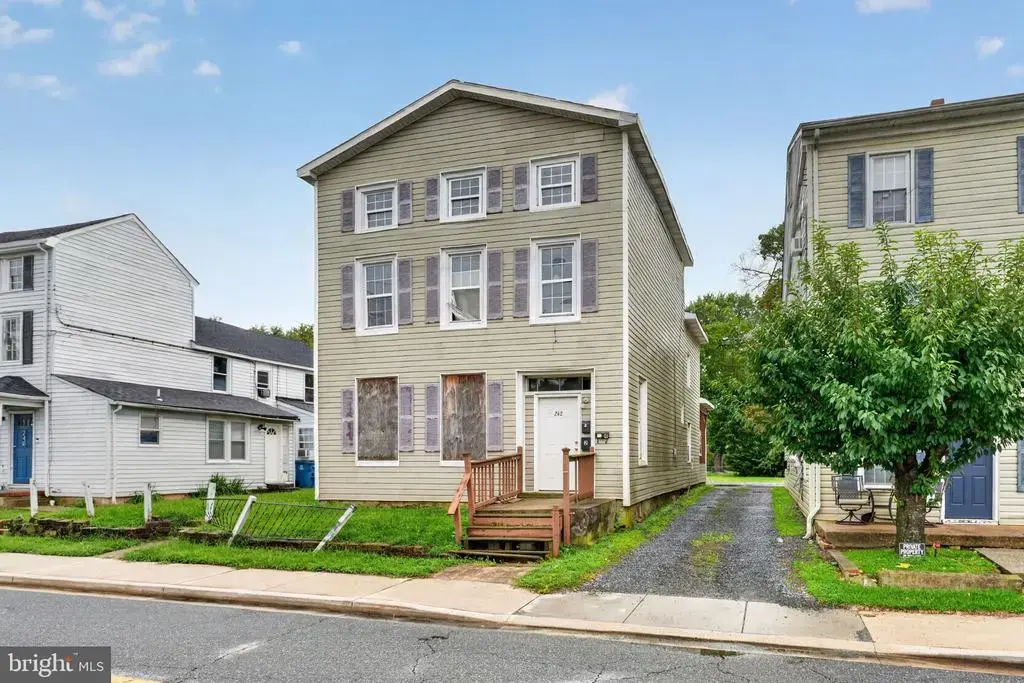 242 W Main St, ELKTON