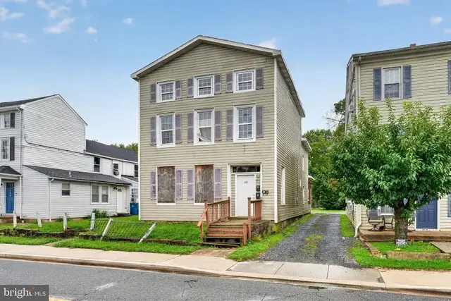 242 W Main St, Elkton