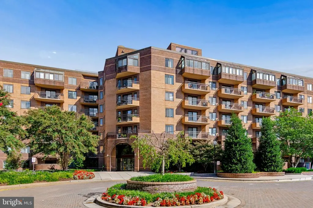 2111 Wisconsin Ave Nw #ph8, WASHINGTON