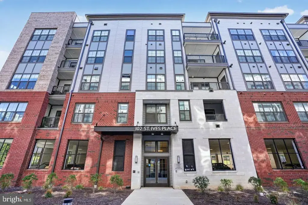 102 Saint Ives Pl #401, OXON HILL