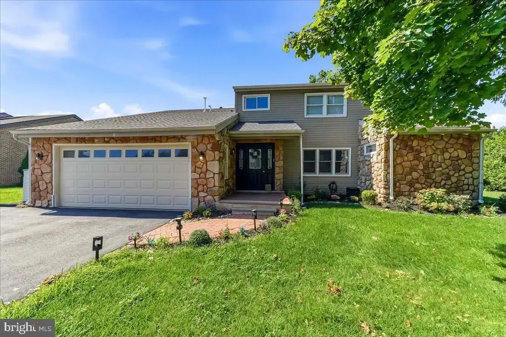 2 Paxon Cir, BROOMALL