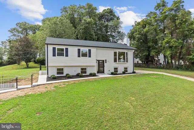 300 Valeview Ct Nw, Vienna