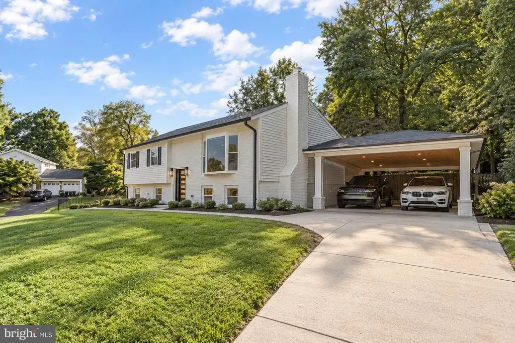 300 Valeview Ct Nw, VIENNA