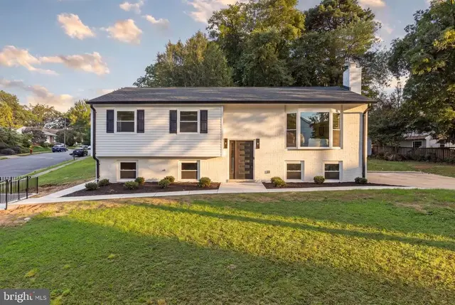 300 Valeview Ct Nw, Vienna
