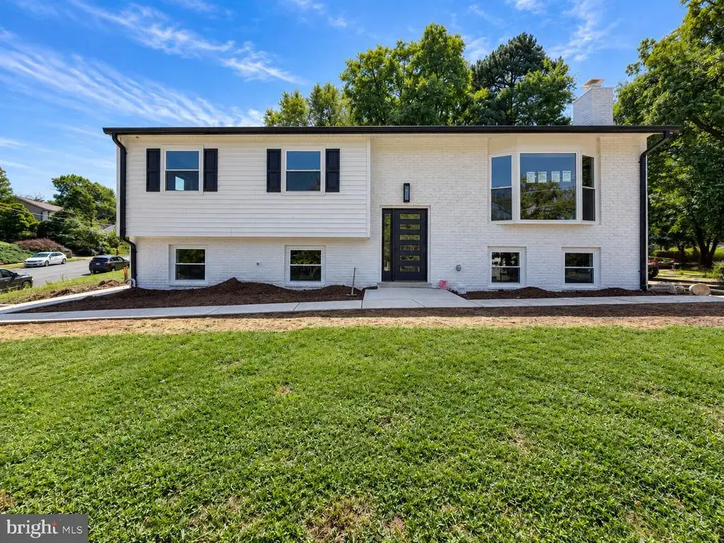 300 Valeview Ct Nw, VIENNA