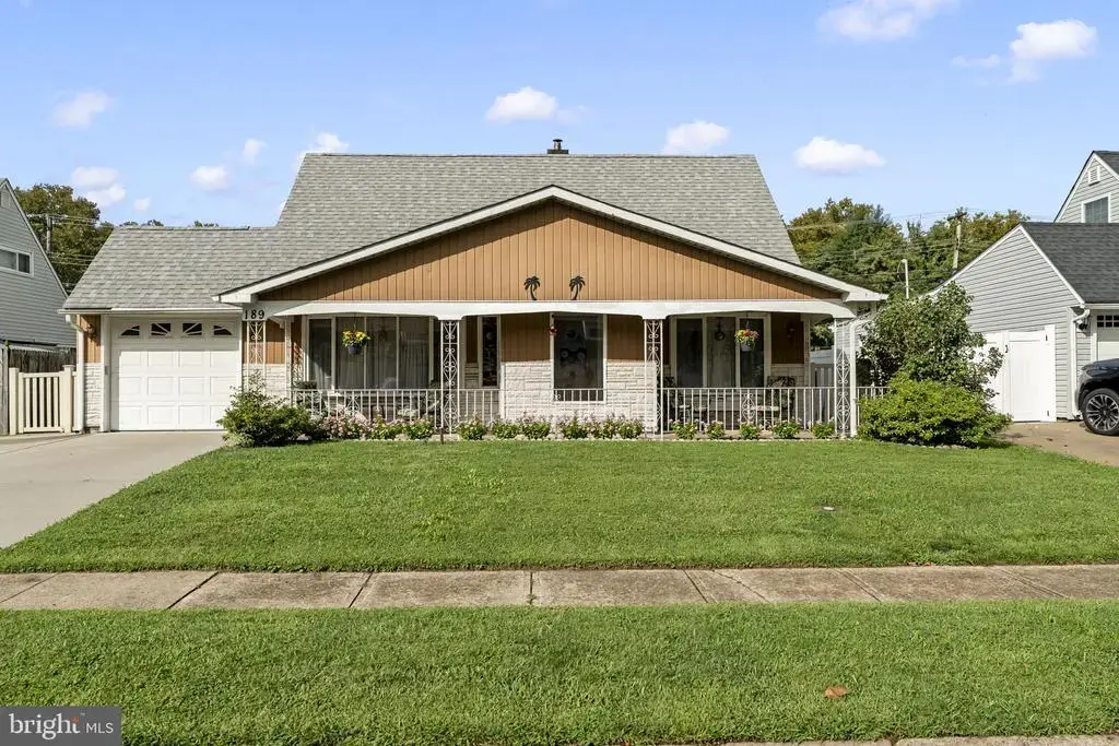 189 Kenwood Dr S, LEVITTOWN