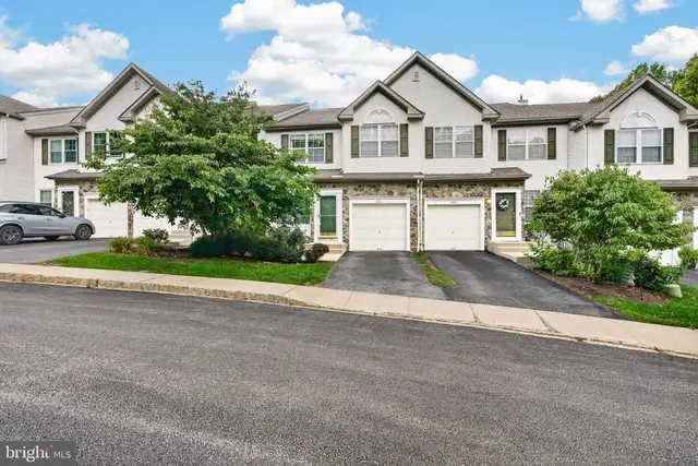 221 Tall Pines Dr, West Chester