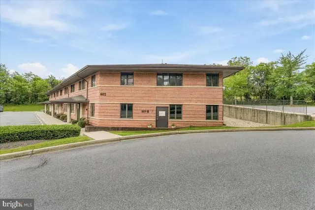 602 Center St #209, Mount Airy